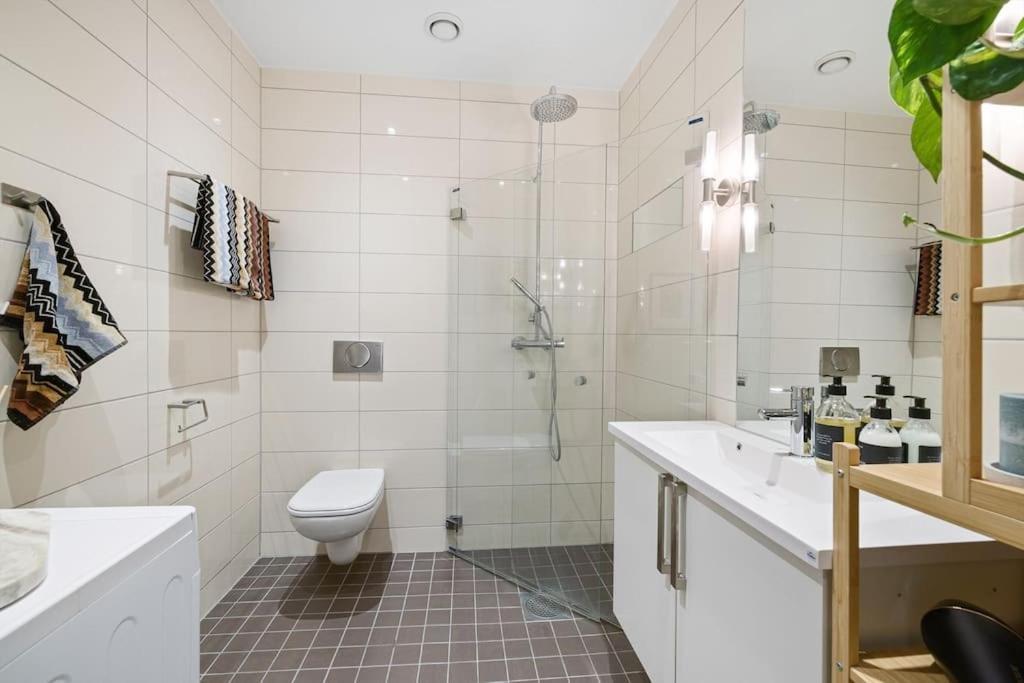 Modern 2bed Sea View @ Barcode Apartment *